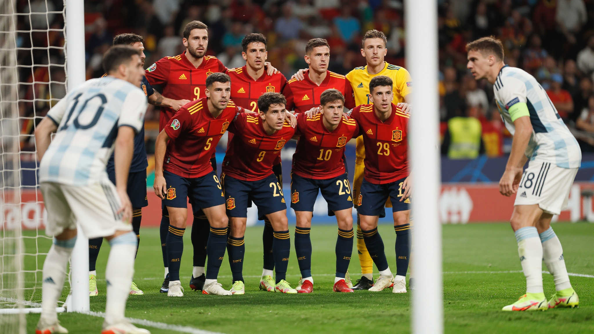 80619人见证!大巴黎4-0完胜,西蒙尼无奈服输 80619人见证!大巴黎4-0完胜,西蒙尼无奈服输